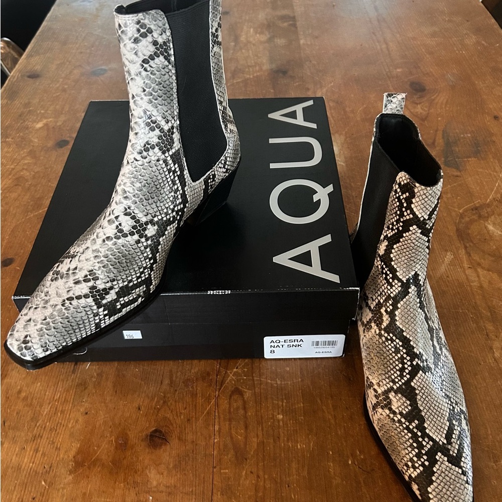 NWT AQUA Esra snakeskin pattern leather Chelsea boots. With box. - Picture 4 of 10